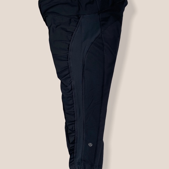 Lululemon Crop Pants Size 8 - Picture 6 of 10